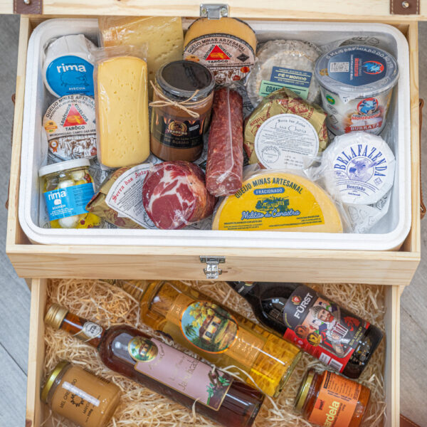 Kit Best Seller – 11 Tipos de Queijos + Vinho Malbec Brinde