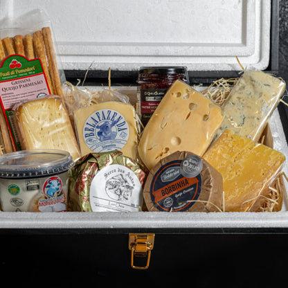 Caixa de Presente com os 8 Melhores Queijos Artesanais Brasileiros de 2025 + Geléia + Grissini